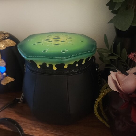 Cauldron Black and Green Bag - Picture 4 of 4